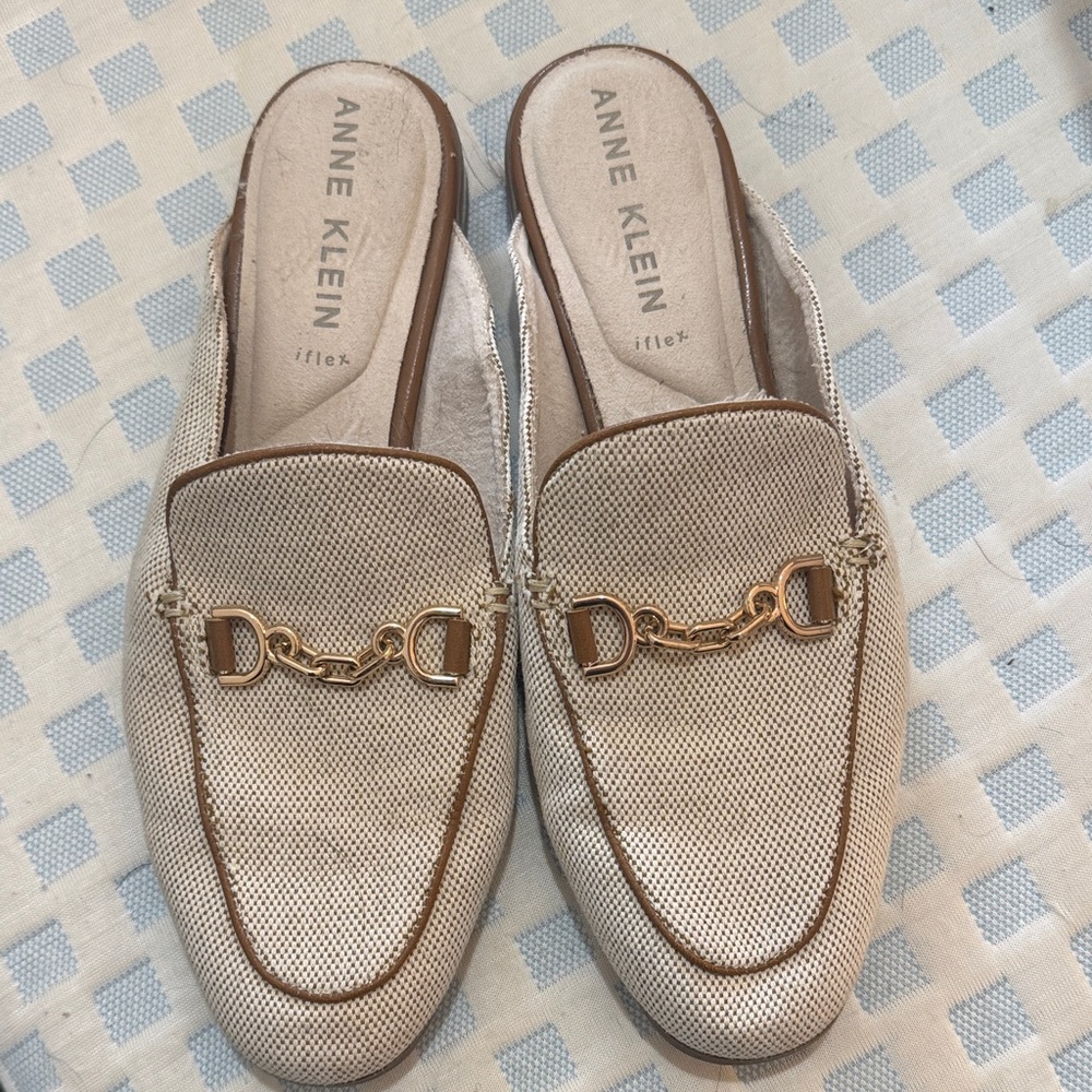 Anne Klein Cream and Gold Mules